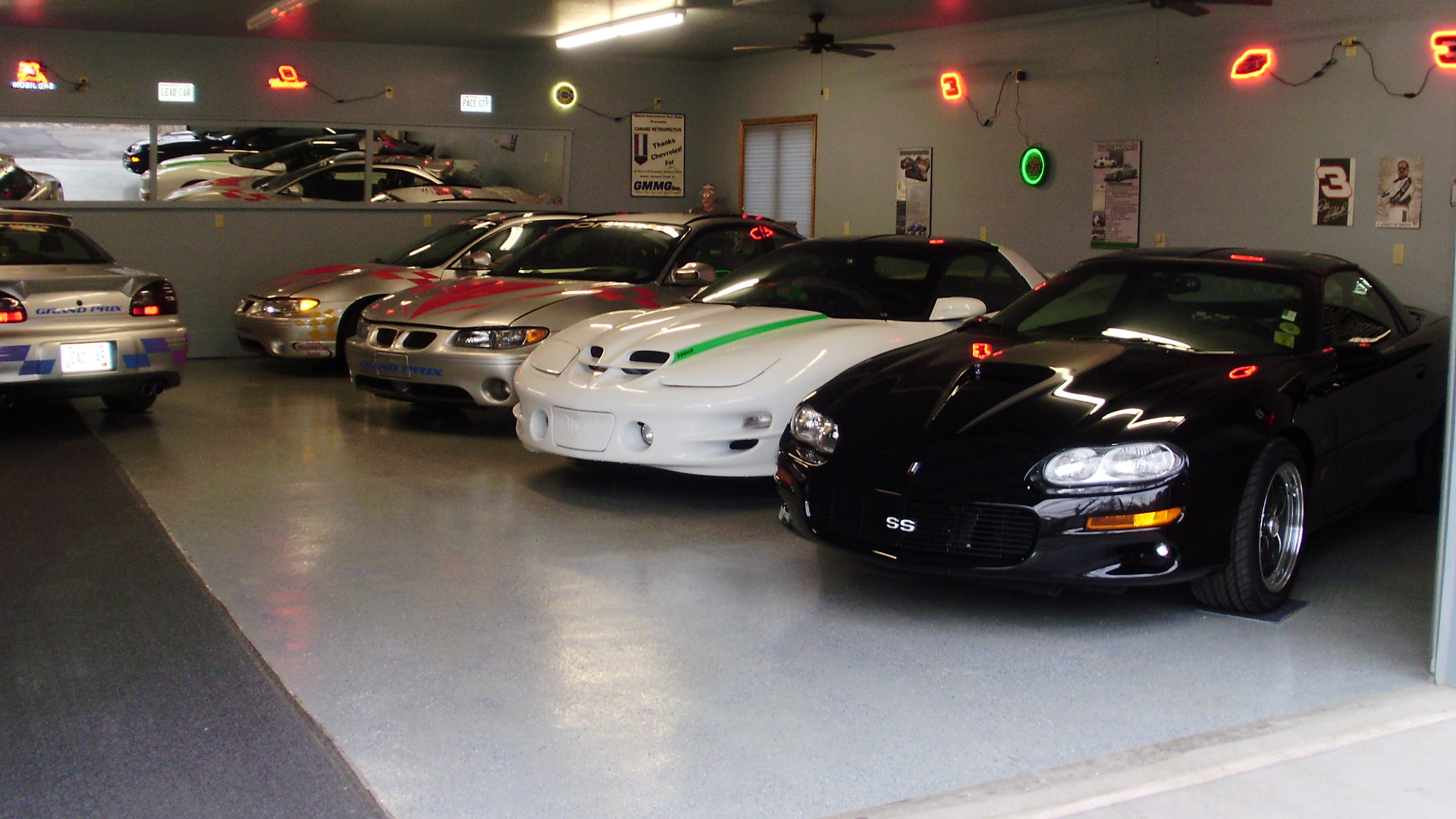 a Five New Garage 002.JPG