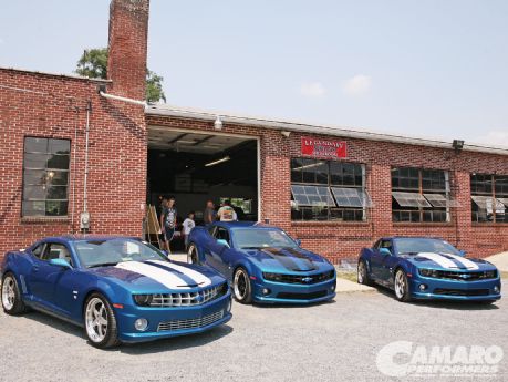 camp_1012_01_o+the_camaro_nationals+blue_fifth_gen_camaros.jpg